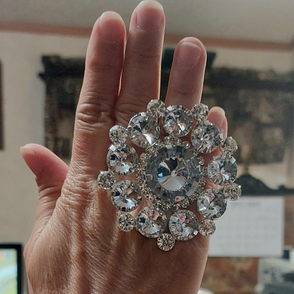 Large acrylic rhinestone adjustable silver ring bling pagent wedding - Picture 1 of 6